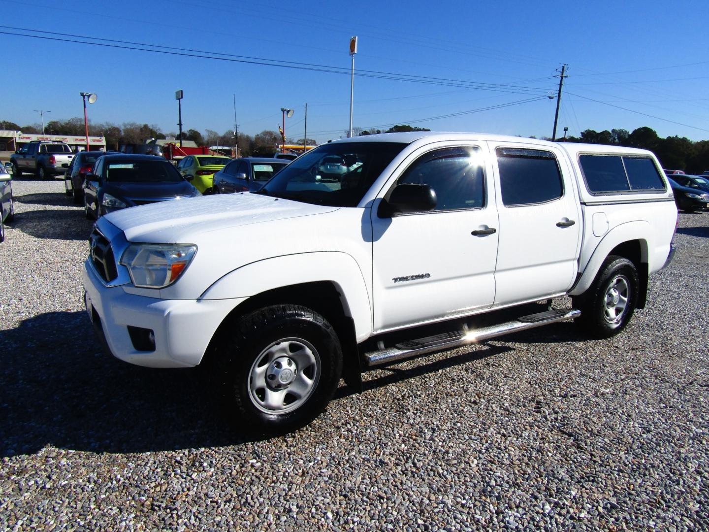 2013 WHITE Toyota Tacoma PreRunner Double Cab V6 Auto 2WD (5TFJU4GN5DX) with an 4.0L V6 DOHC 24V engine, Automatic transmission, located at 15016 S Hwy 231, Midland City, AL, 36350, (334) 983-3001, 31.306210, -85.495277 - Photo#2